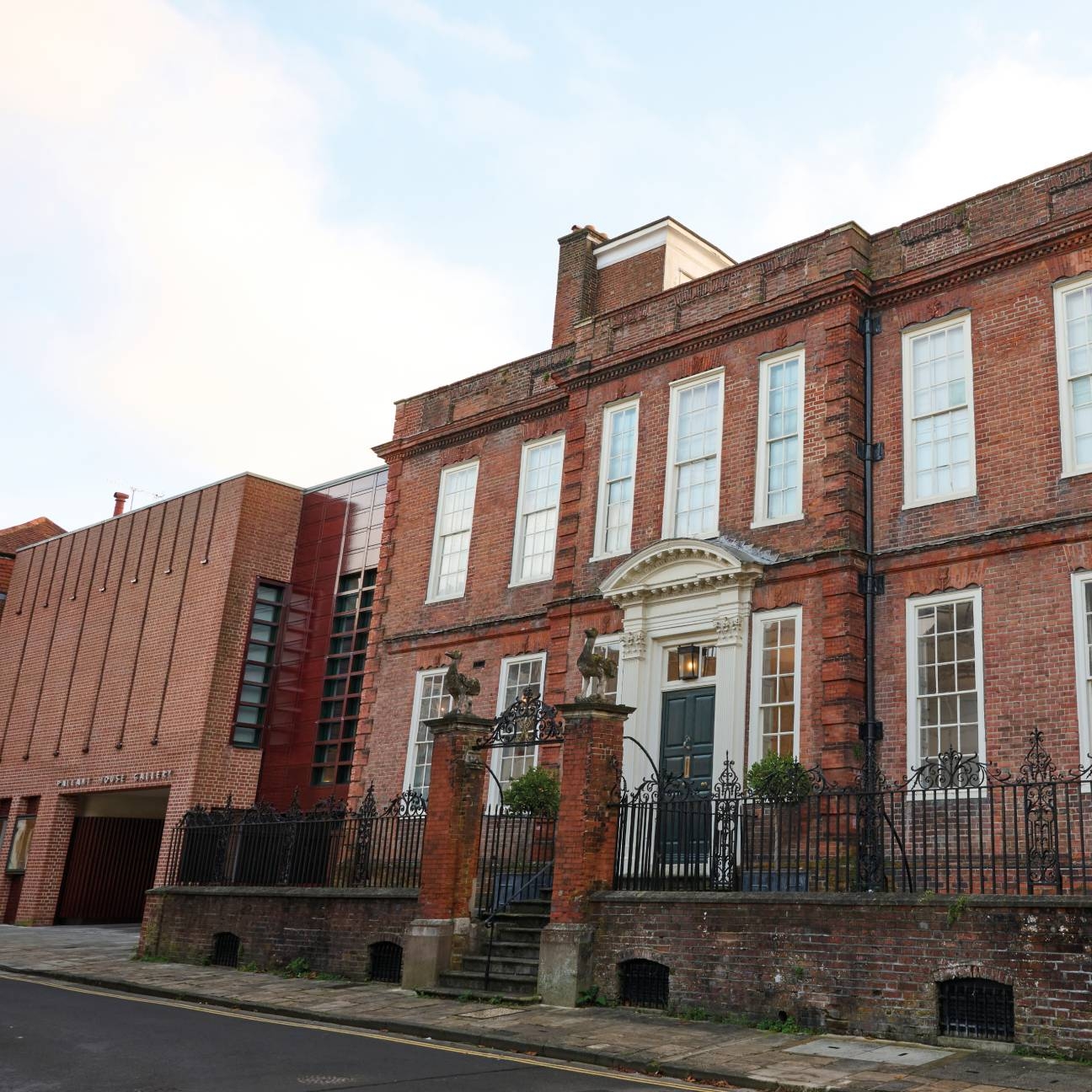 A setting that shapes the art